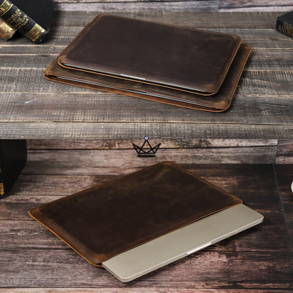 Étui en Cuir pour Ordinateur Portable personnalisable - Voyageur OS - - housse PC personnalisable - Cadeau, Noël, Anniversaire, Original - Atelier Atypique