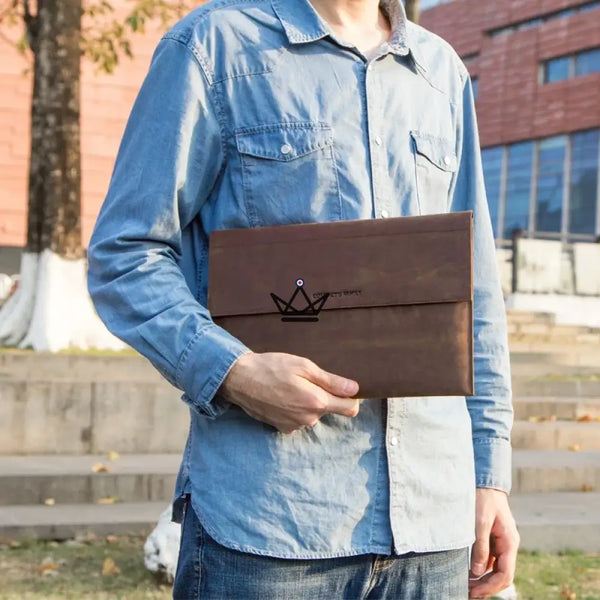 Personalizable 13" leather envelope sleeve for iPad — Voyageur PLI – 2/13