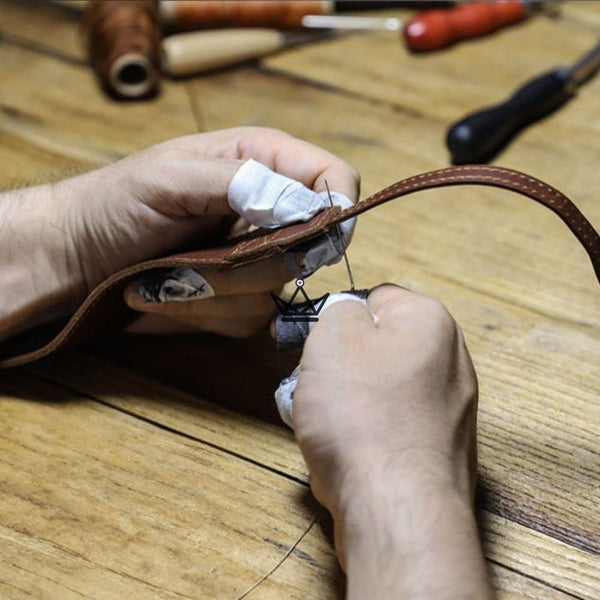 Sangle en Cuir pour Appareil Photo Personnalisable - Voyageur Nomade - - sangle personnalisable - Cadeau, Noël, Anniversaire, Original - Atelier Atypique