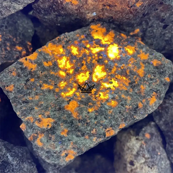 Raw fluorescent Yooperlite, stone that glows under UV light — FIREFLY – 5/8