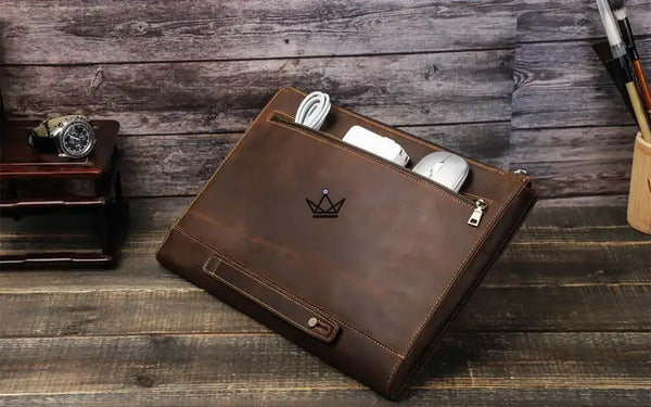 Customizable leather sleeve for 13" and 14" MacBook — TRAVERSÉE Traveler – 11/15
