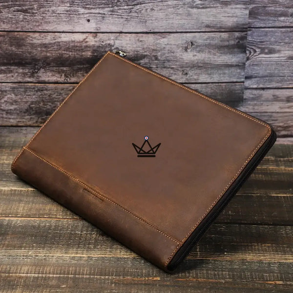 Customizable leather sleeve for 13" and 14" MacBook — TRAVERSÉE Traveler – 8/15