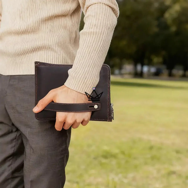 Customizable leather zippered iPad mini sleeve with wrist strap — Voyageur OPUS – 5/11