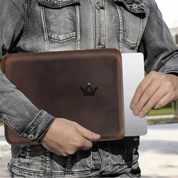 Customizable leather Macbook sleeve 13"-14" - Voyageur SKIN
