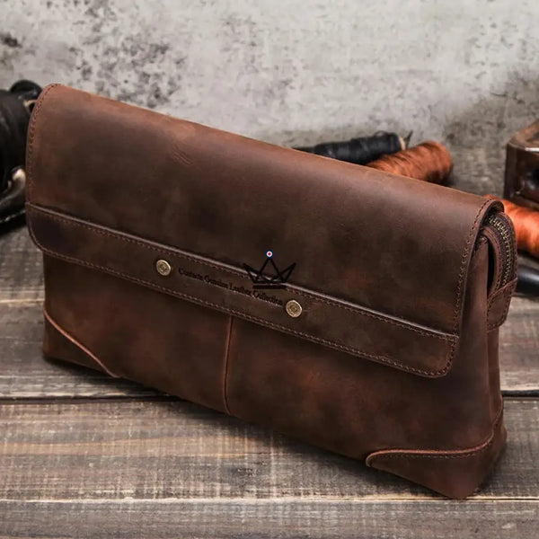 Personalizable leather iPad mini organizer sleeve with hand strap — Voyageur MANUSCRIT – 7/10