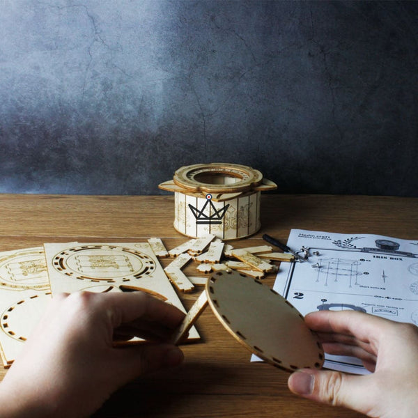 3D wooden puzzle round secret box, diaphragm lid - IRIS