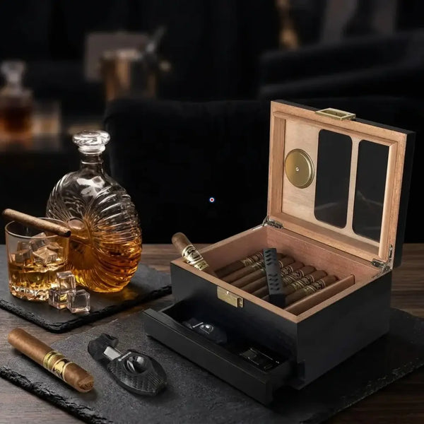 Glass-top cedar cigar humidor with drawer and 3-torch lighter, 20 to 35 cigars — CARTEL – 2/8