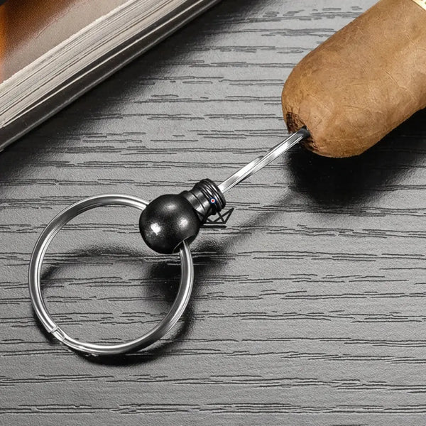 3-in-1 cigar punch keychain with hidden needle — VIGIE – 12/20