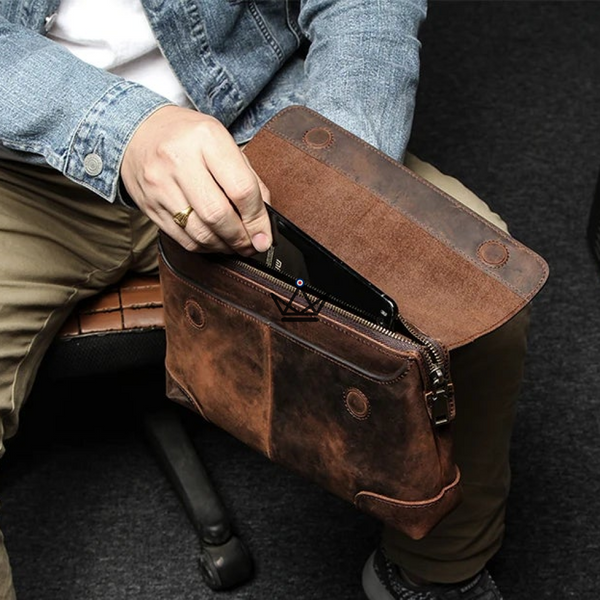 Personalizable leather iPad mini organizer sleeve with hand strap — Voyageur MANUSCRIT – 3/10