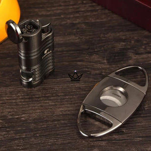 Pack Briquet & Coupe-Cigare REDFIRE NEWPUNCH — 4 Torches, Poinçon & Guillotine 24 mm | Coffret Collection - ["maj-filtre"] - Briquet - Cadeau, Noël, Anniversaire, Original, Fête des pères, fête des mères - Atelier Atypique